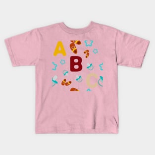 abc pattern with rounded star, pacifer and baby's shoes Kids T-Shirt